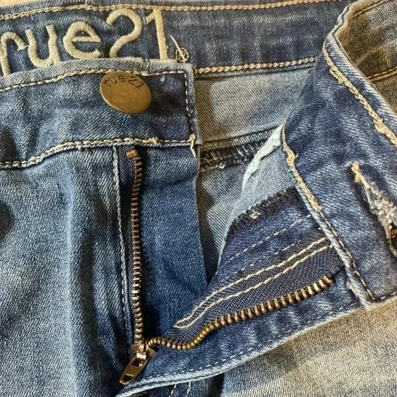 Rue 21 Denim Cutoff Jean Shorts with Cream Lace Crochet Accent‎ Size 9-10 - Picture 5 of 12